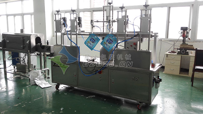 沙司番茄醬包裝機(jī)(自立袋、吸嘴袋)整機(jī)展示